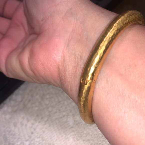 JULIE VOS CATALINA DEMI HINGE CUFF LIGHT BLUE CRYSTALS 24K GOLD - Picture 6 of 6